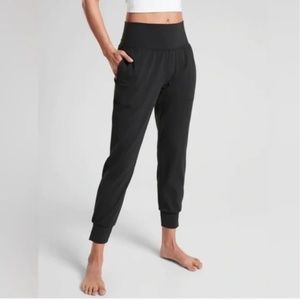 Athleta Black Salutation Jogger in Powervita
